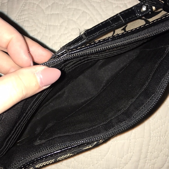 Coach wristlet - Picture 5 of 6